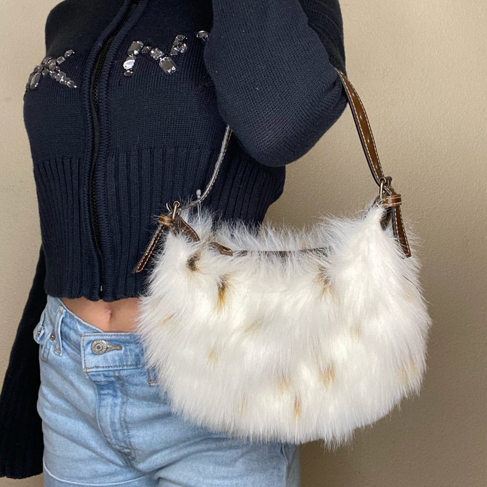 ♥️MINI WHITE SPOTTED FLUFFY BAG♥️